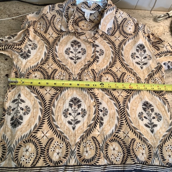 H & M Loose Fit Floral Shirt Size Medium - Picture 8 of 8